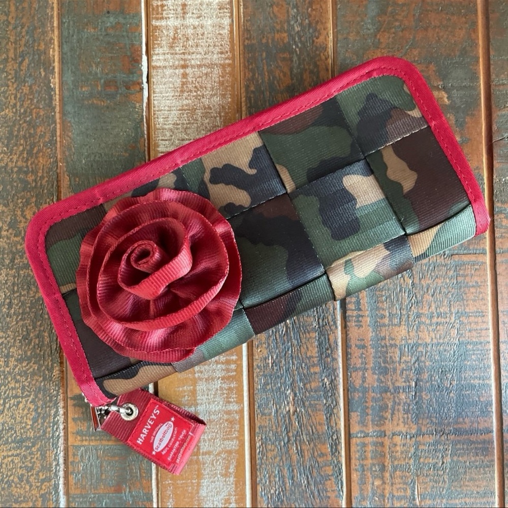 Harvey’s Seatbelt Armed with Roses Wallet